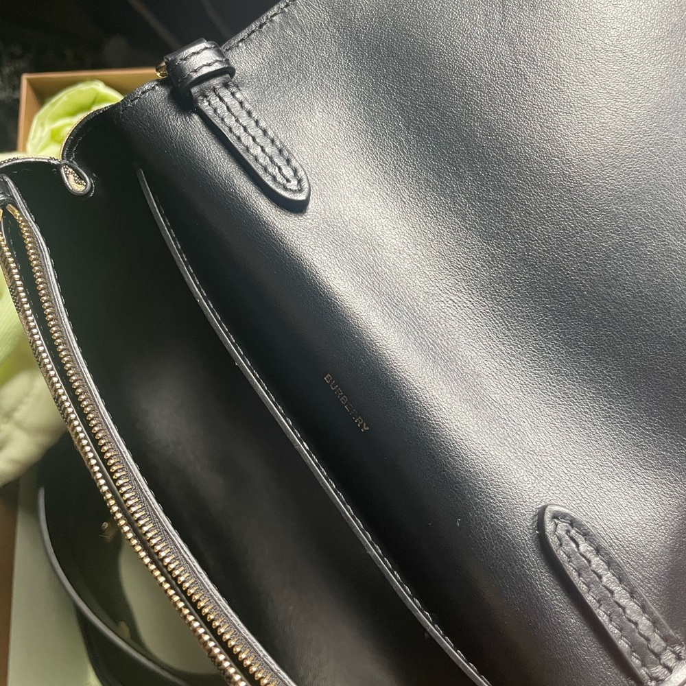 Authentic Burberry Hackberry Crossbody - Picture 10 of 13